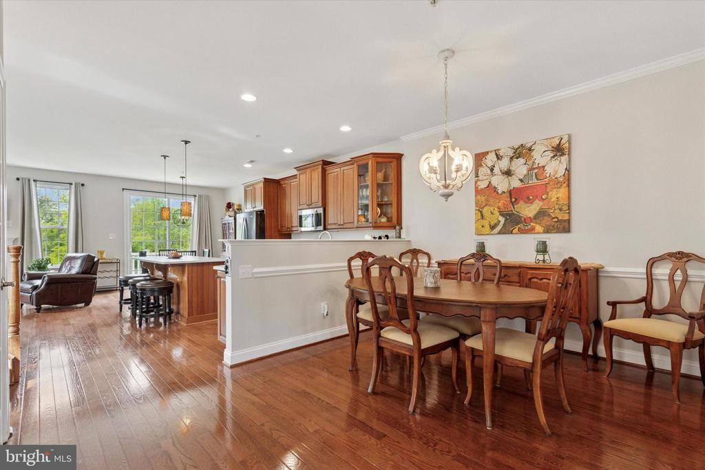 3194 BROOKSIDE DRIVE