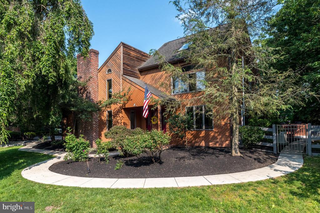 905 DEERFIELD LANE