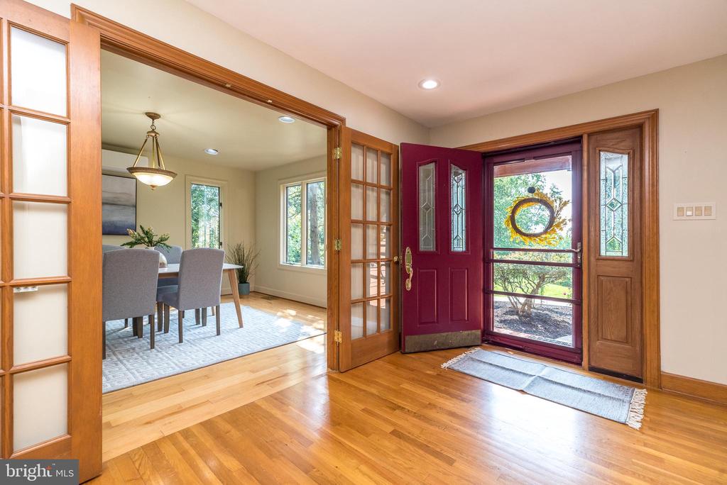 905 DEERFIELD LANE