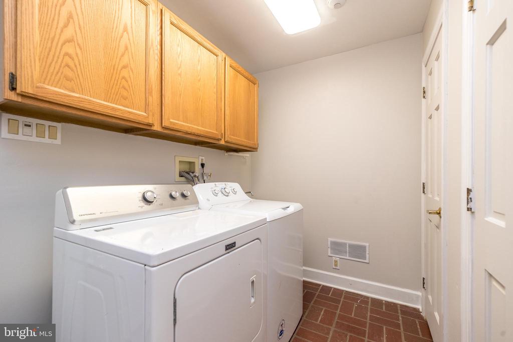905 DEERFIELD LANE