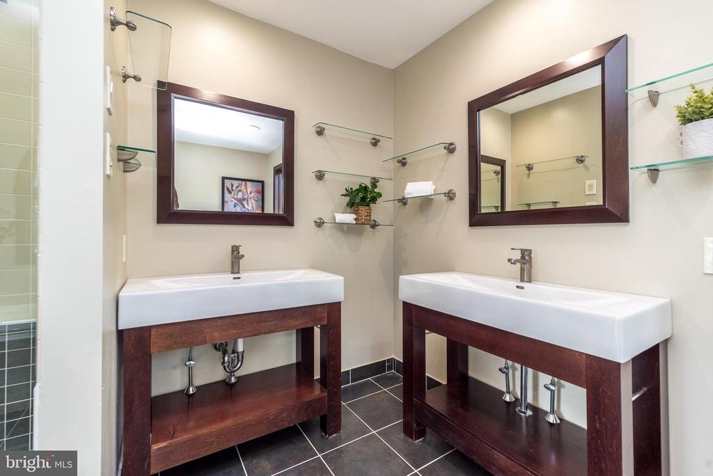 905 DEERFIELD LANE