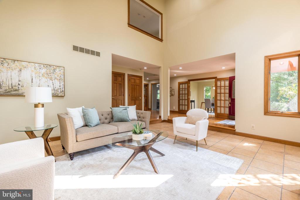 905 DEERFIELD LANE