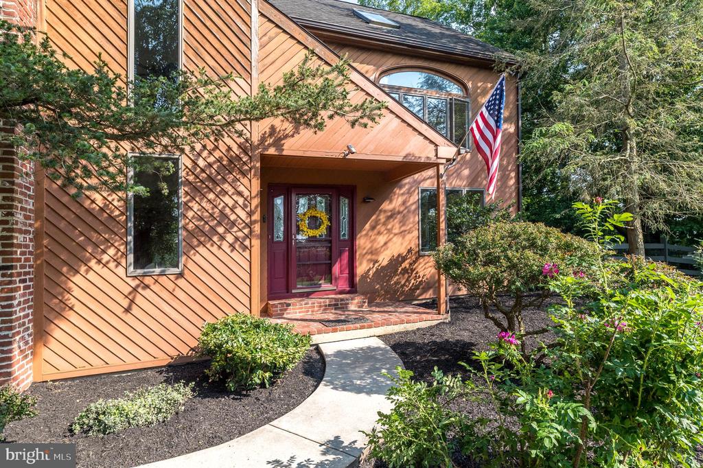 905 DEERFIELD LANE