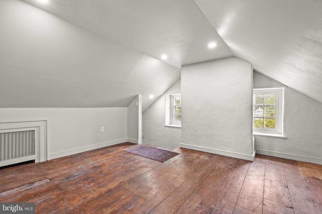 740 NEWTOWN ROAD