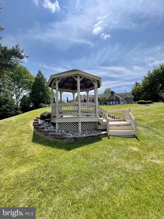 122 BASSWOOD COURT