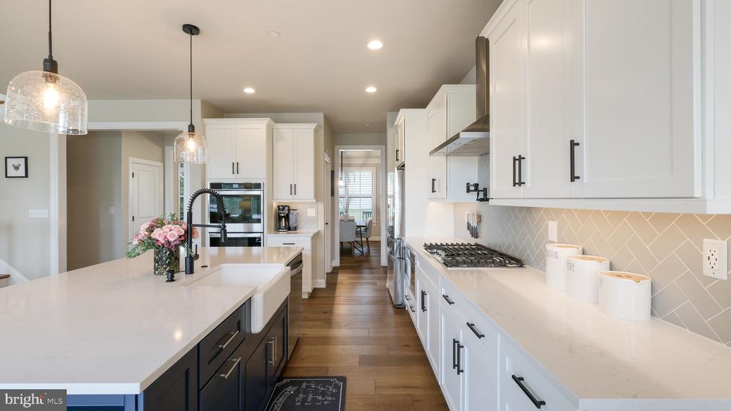 3302 APPLEWOOD COURT