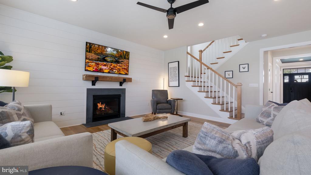 3302 APPLEWOOD COURT