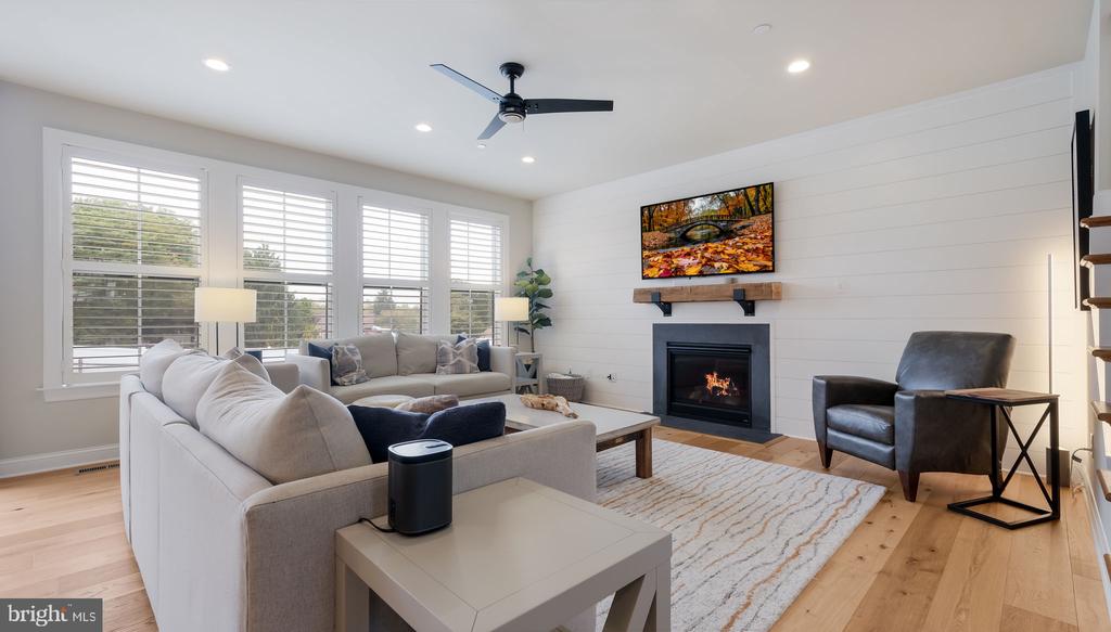 3302 APPLEWOOD COURT