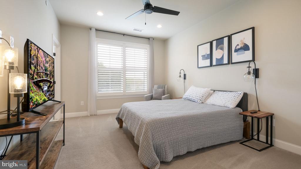 3302 APPLEWOOD COURT