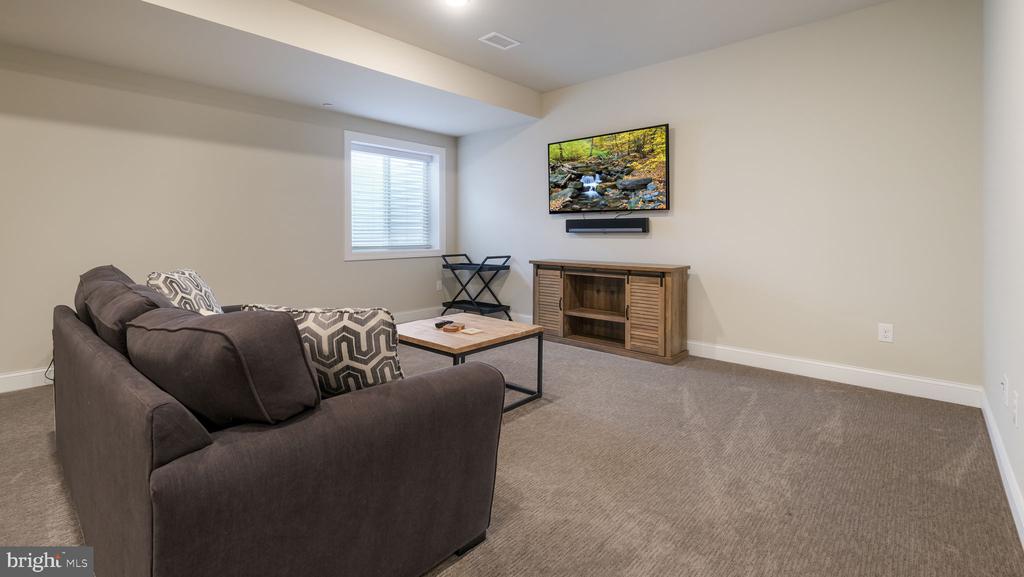 3302 APPLEWOOD COURT