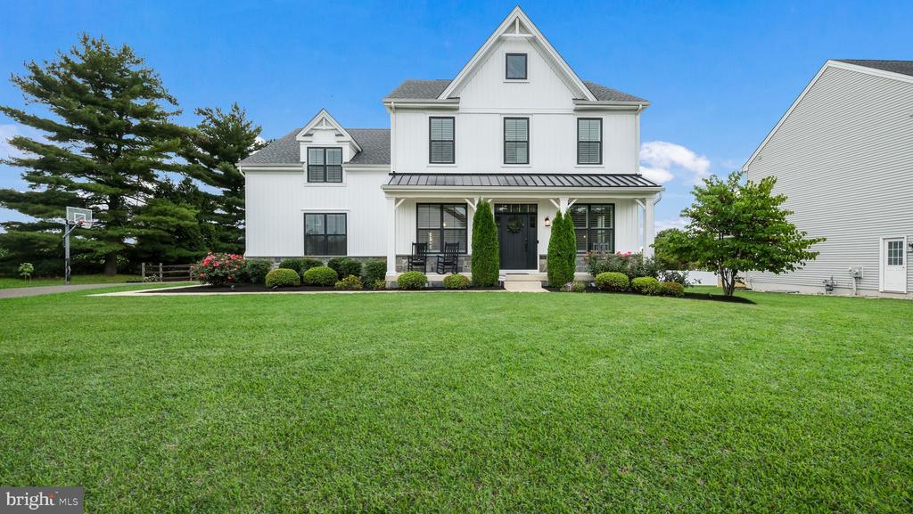 3302 APPLEWOOD COURT