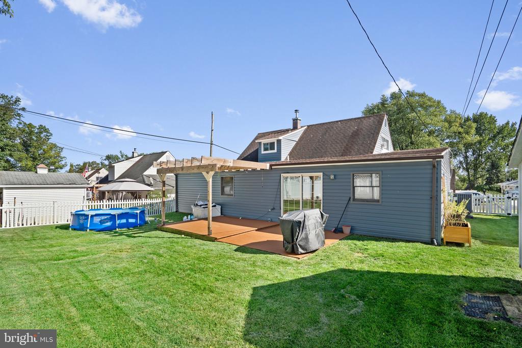 10 THISTLE ROAD
