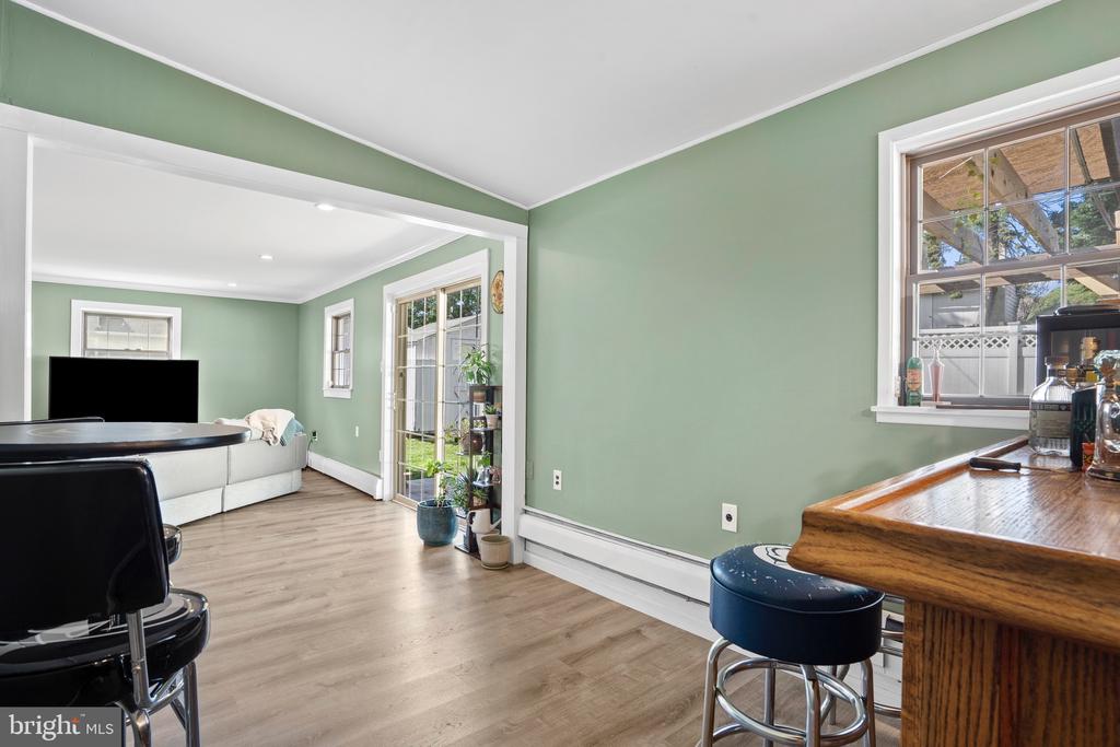 10 THISTLE ROAD