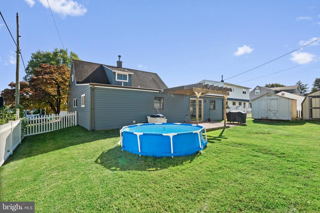 10 THISTLE ROAD