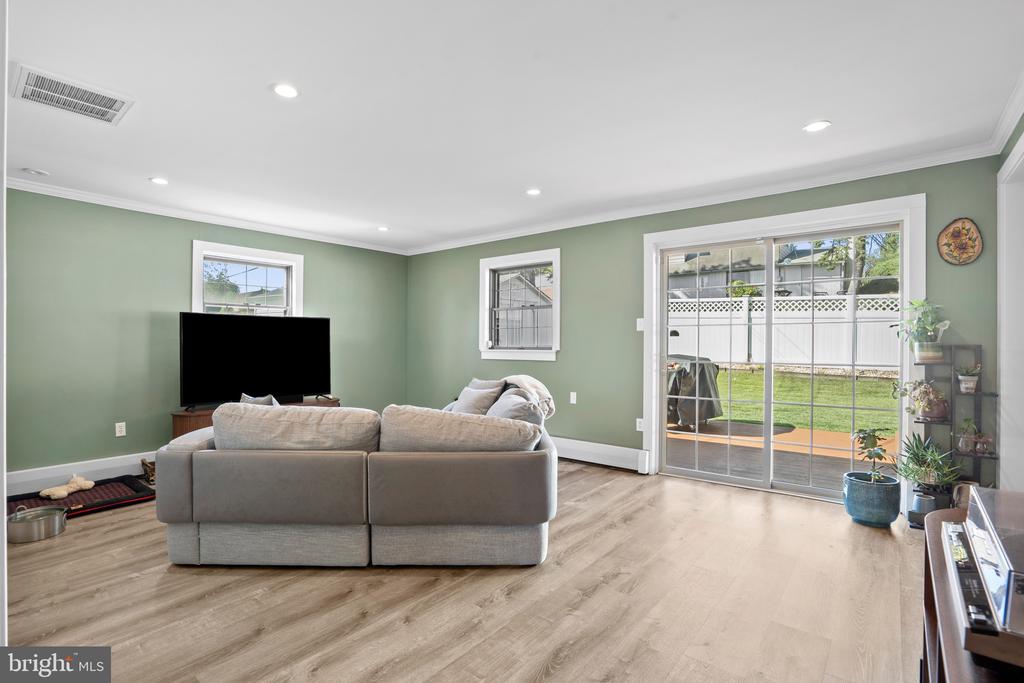 10 THISTLE ROAD