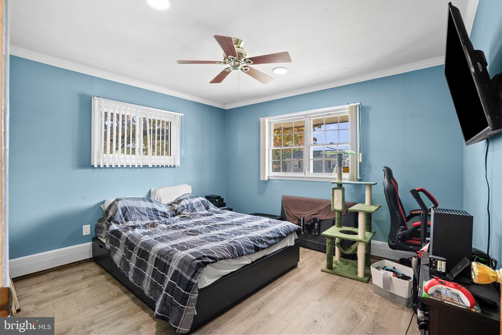 10 THISTLE ROAD