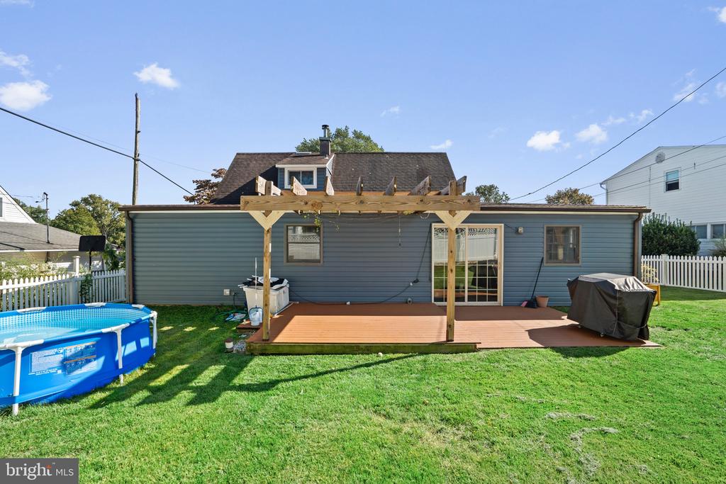 10 THISTLE ROAD