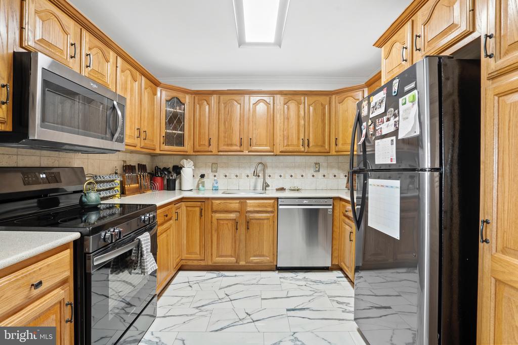 10 THISTLE ROAD