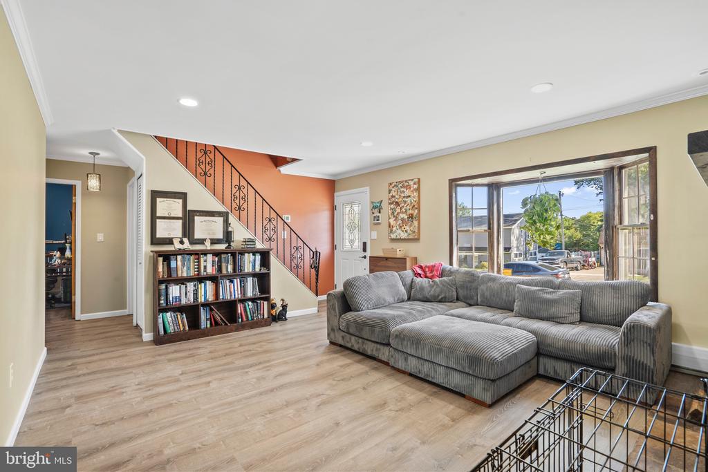 10 THISTLE ROAD