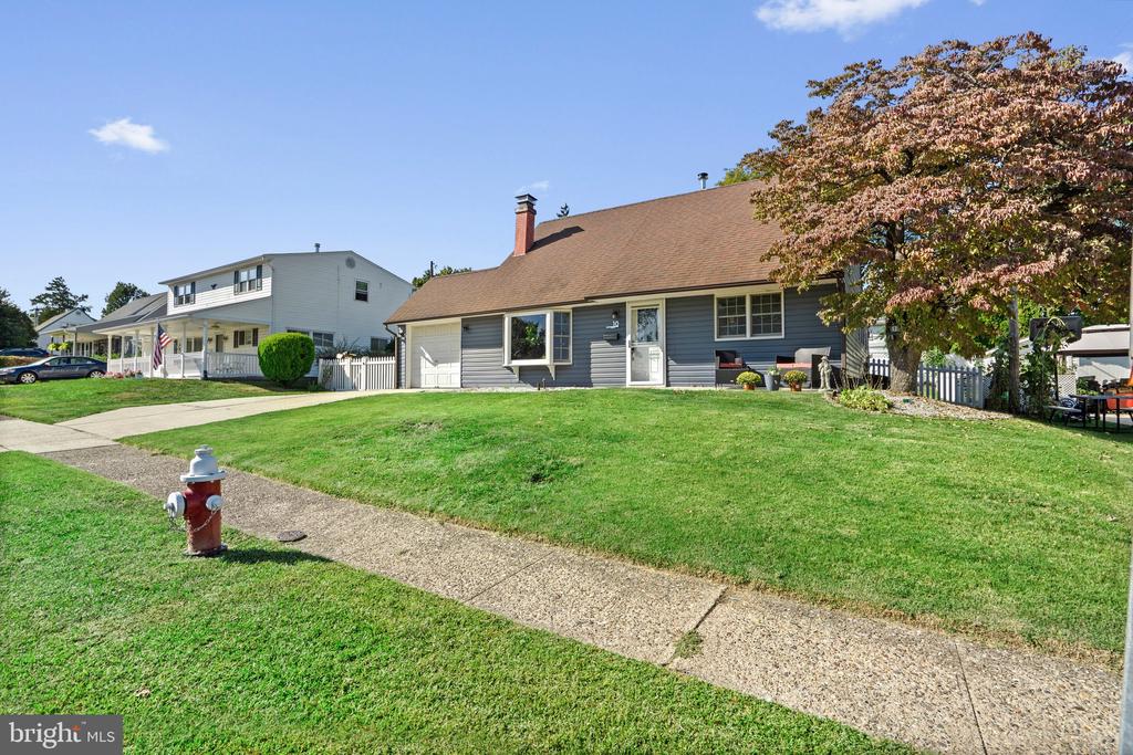 10 THISTLE ROAD