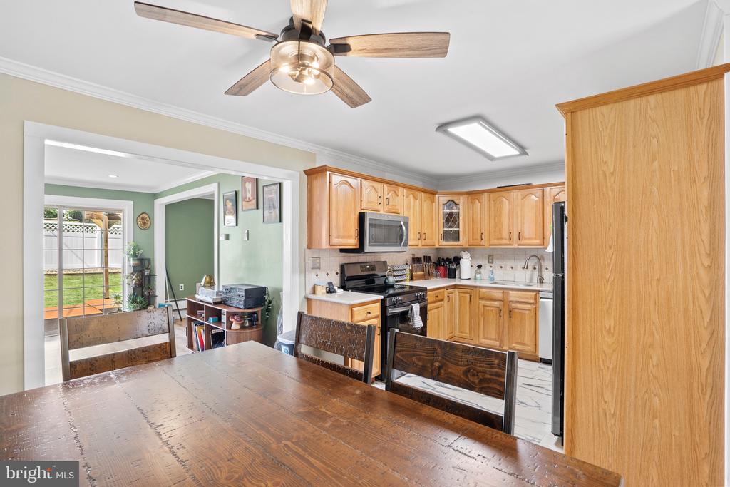 10 THISTLE ROAD