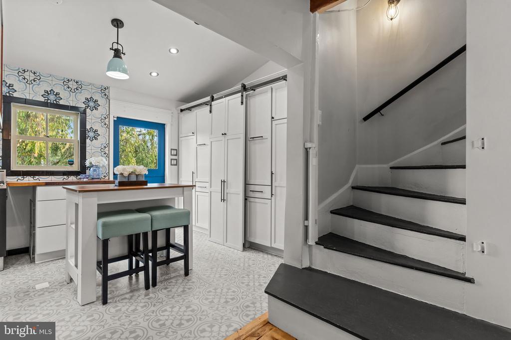 2565 BOGARTS TAVERN ROAD
