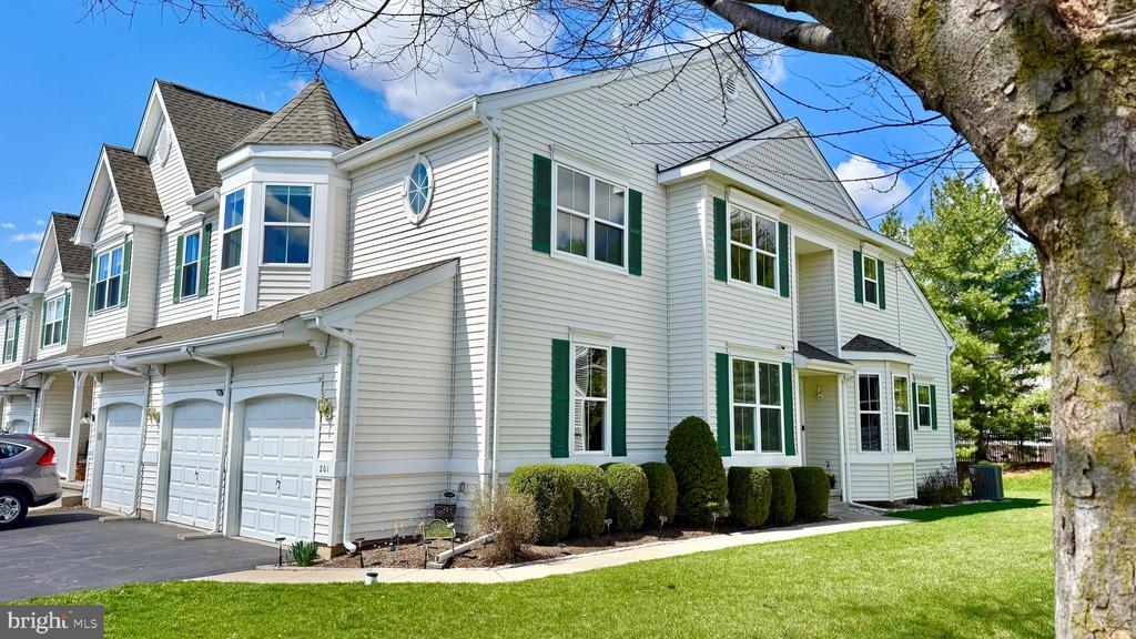 201 W HAMILTON STREET