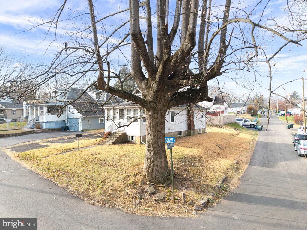 1978 SUMMIT AVENUE