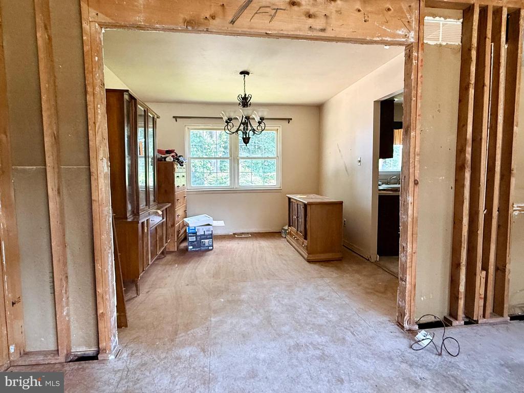 400 CRESTWOOD AVENUE