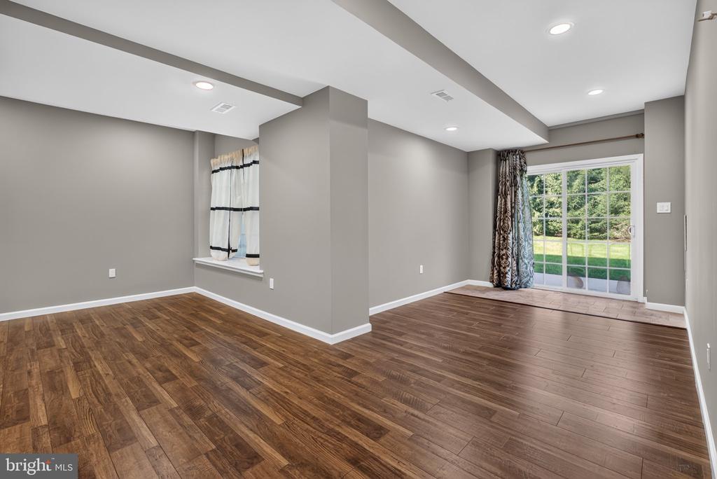 417 OXFORD LANE