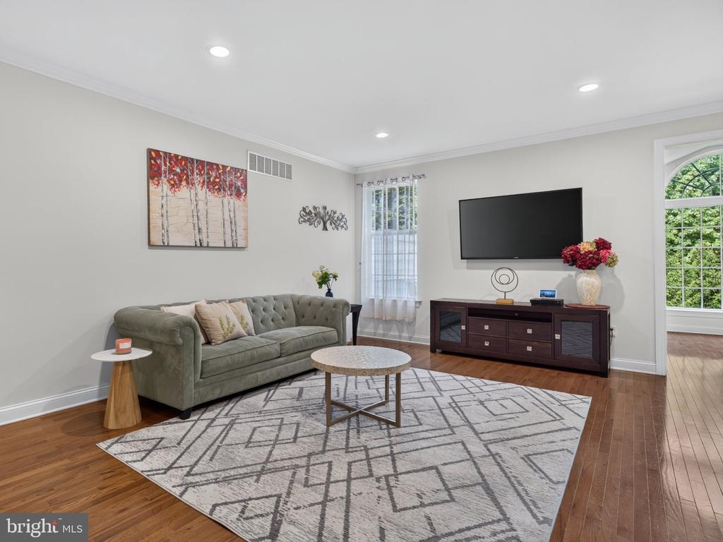 417 OXFORD LANE