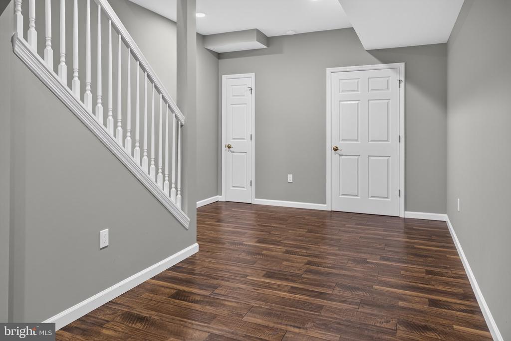 417 OXFORD LANE