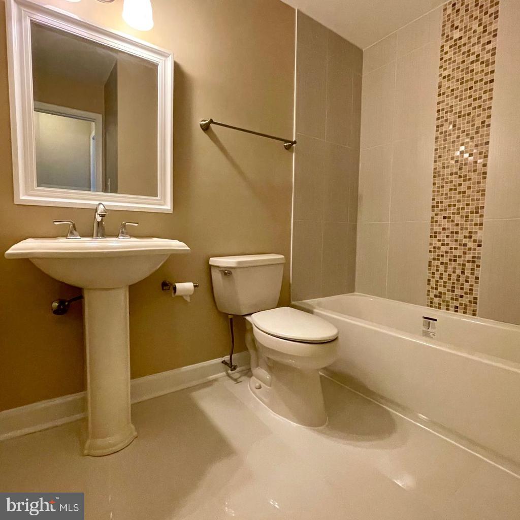 1104 MEWS DRIVE Unit: 1104