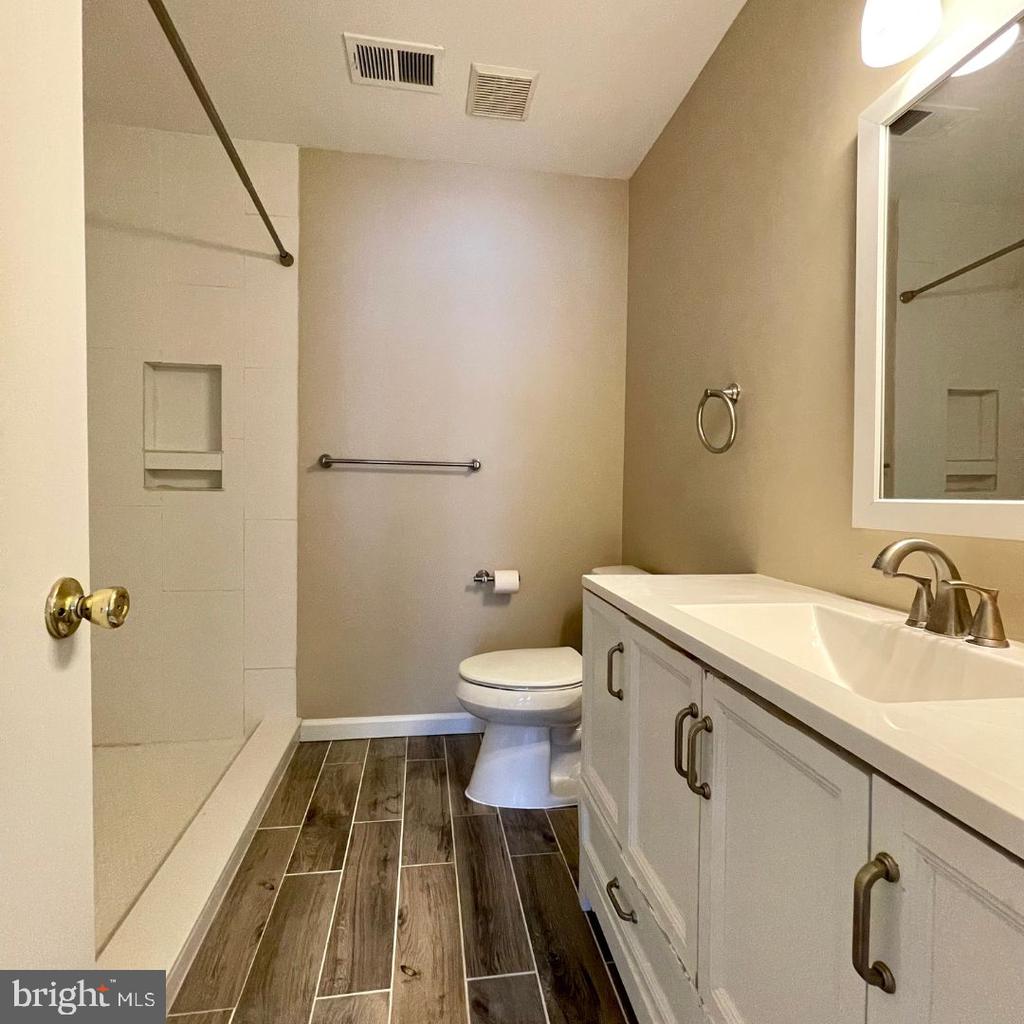 1104 MEWS DRIVE Unit: 1104