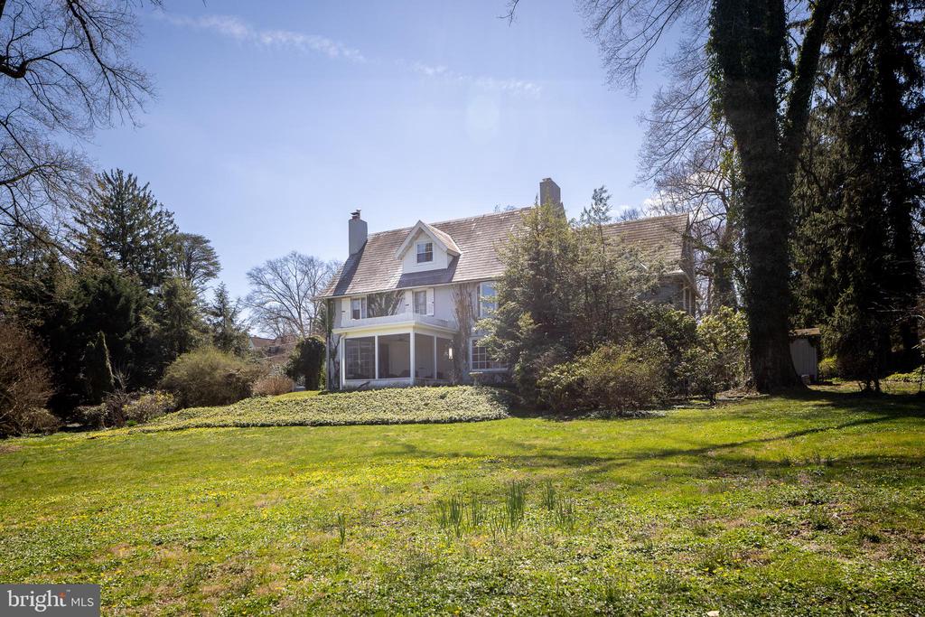 1610 CLOVERLY LANE