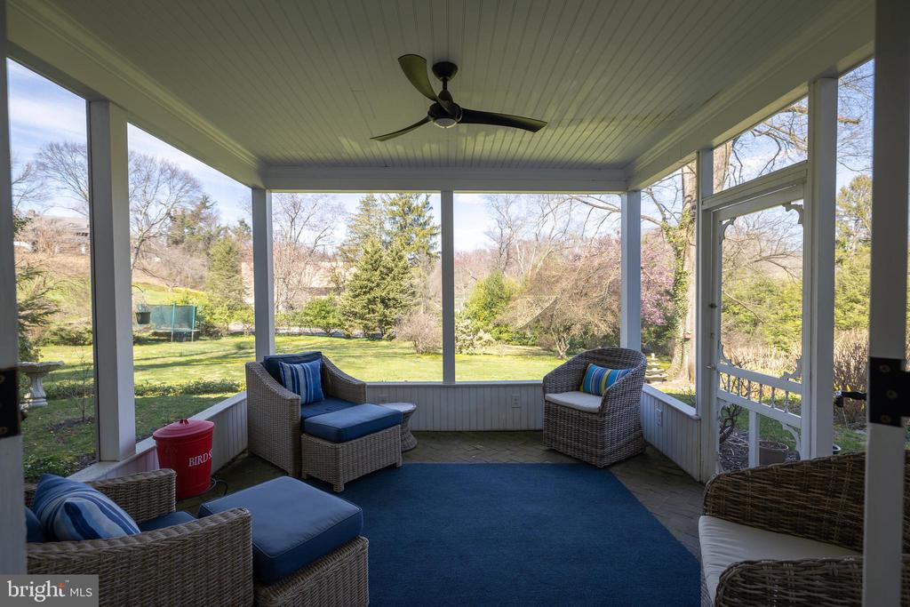1610 CLOVERLY LANE
