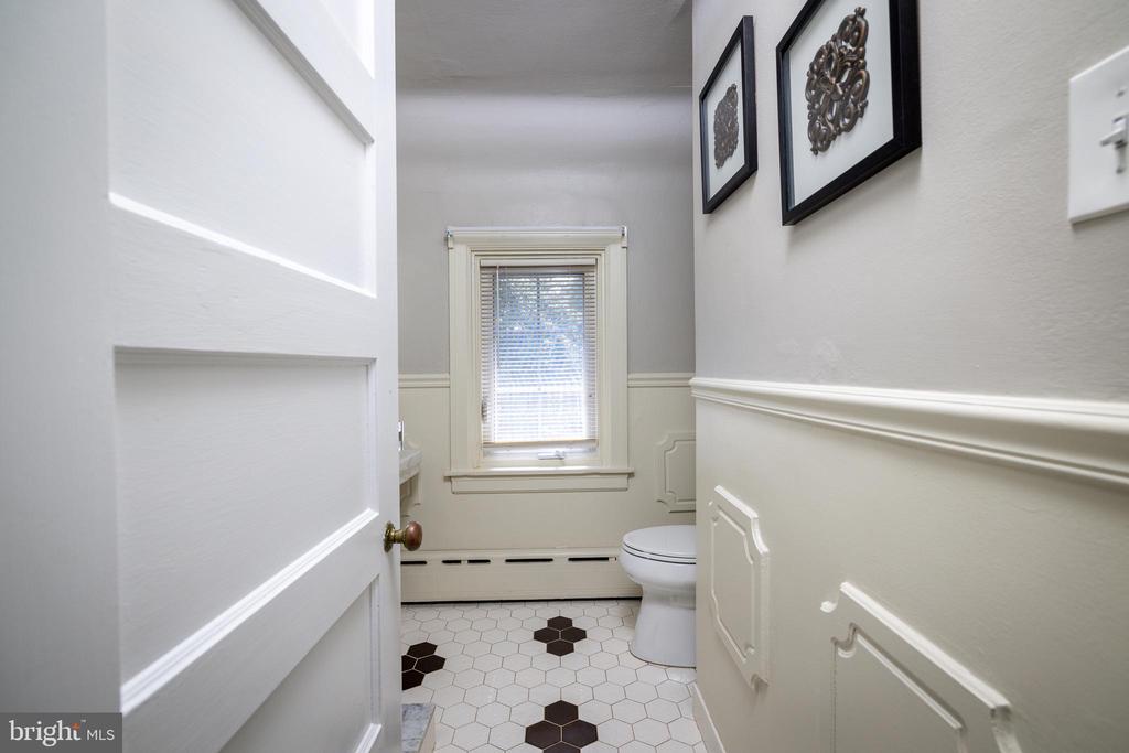 1610 CLOVERLY LANE