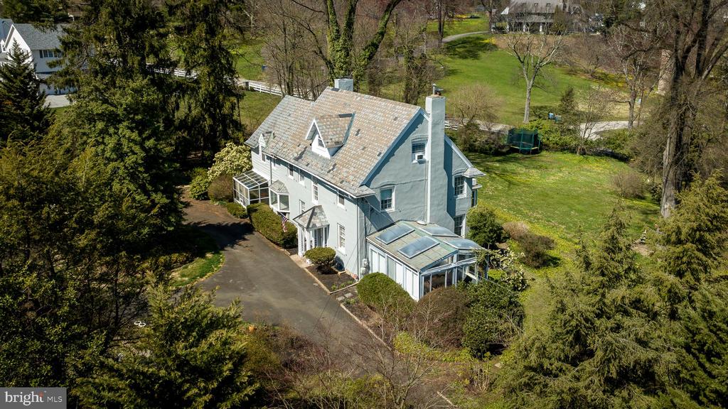 1610 CLOVERLY LANE