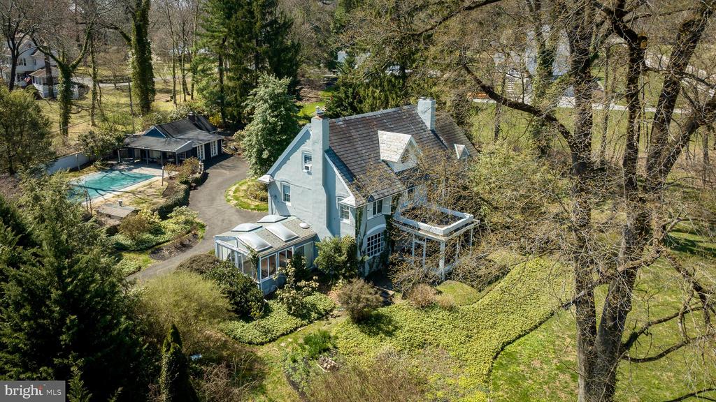 1610 CLOVERLY LANE
