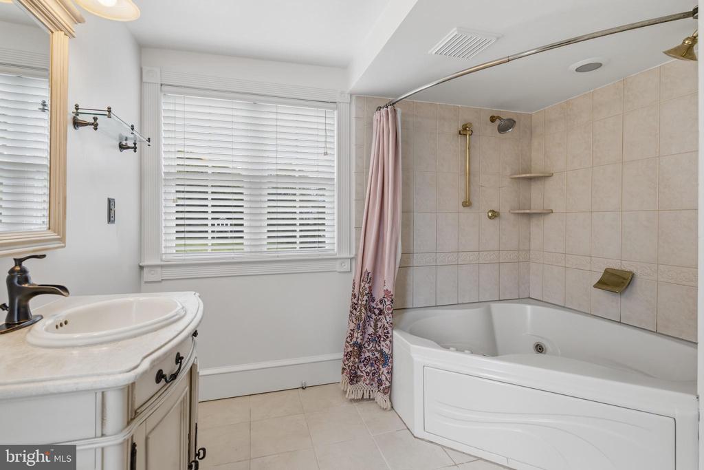 1145 LIMEKILN PIKE