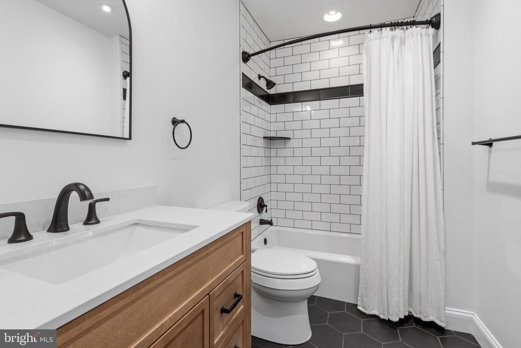 1145 LIMEKILN PIKE