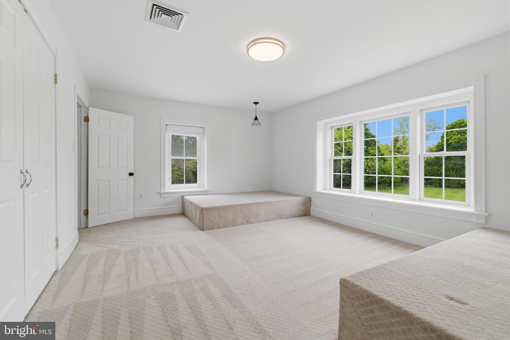 1145 LIMEKILN PIKE
