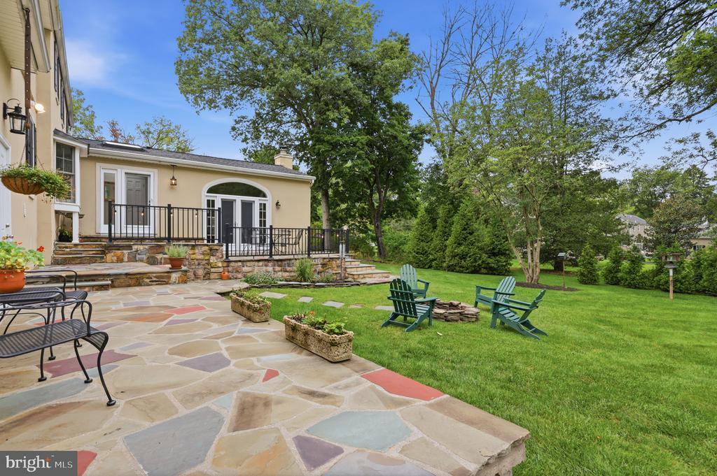980 VALLEY ROAD