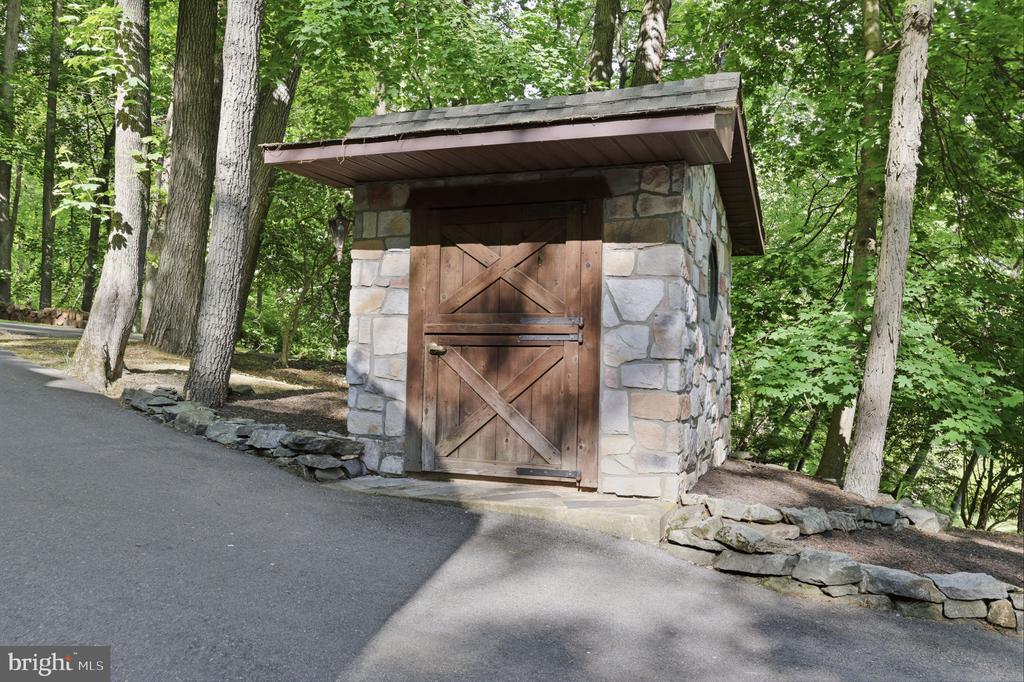 2244 SPRINGTOWN HILL ROAD