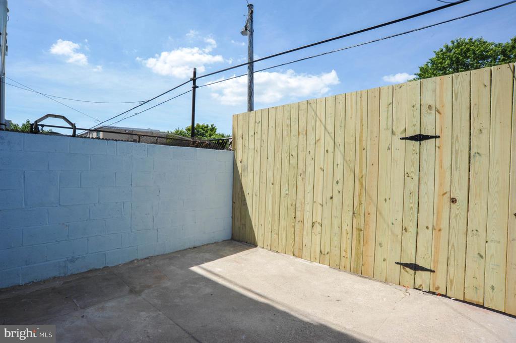 2109 CROSS STREET