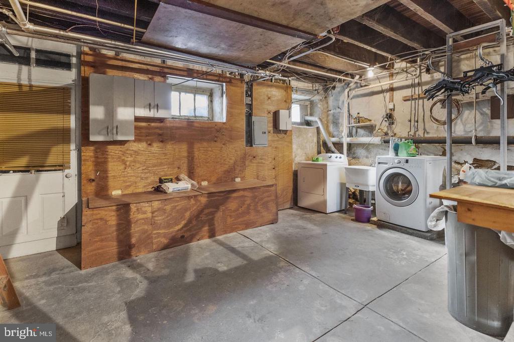 4204 MANAYUNK AVENUE