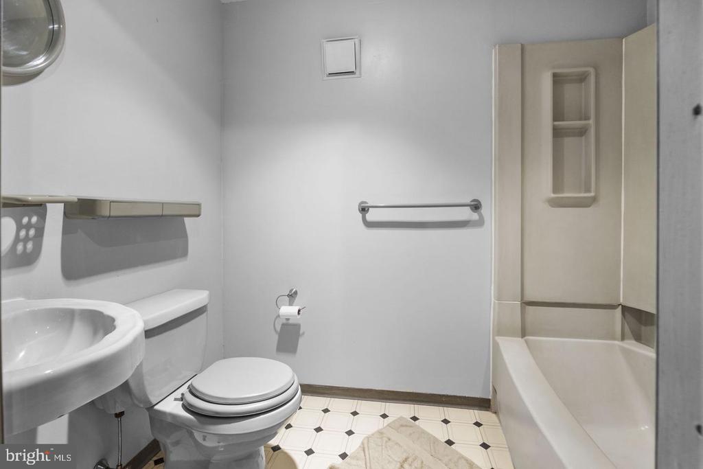4204 MANAYUNK AVENUE