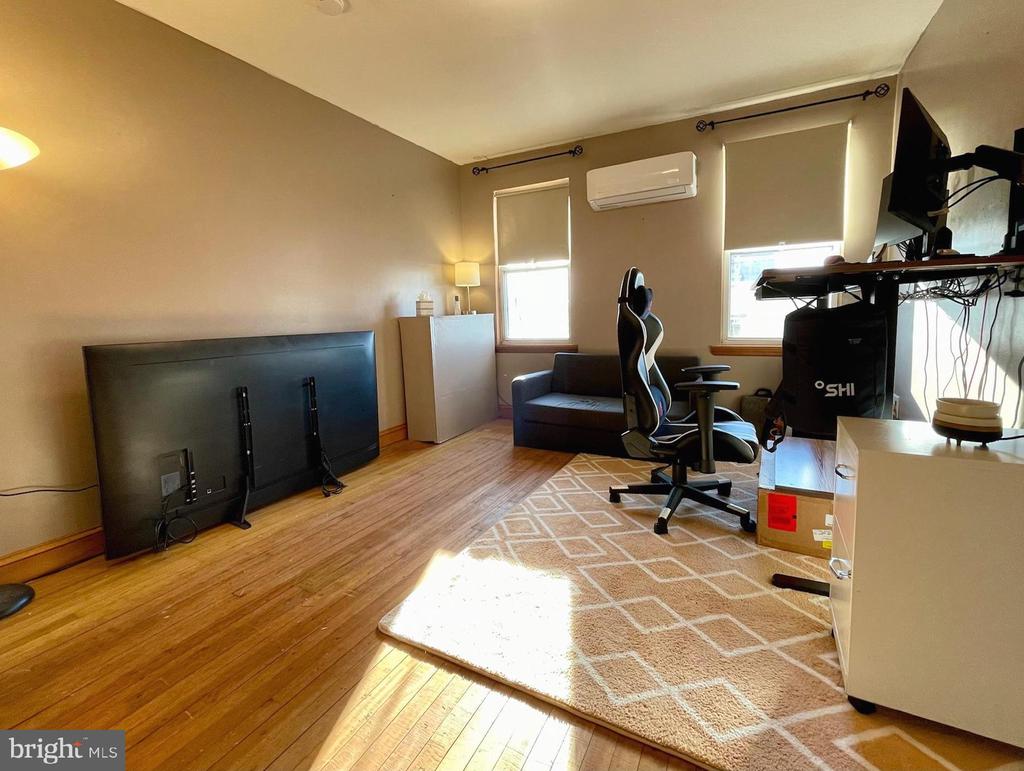 4204 MANAYUNK AVENUE