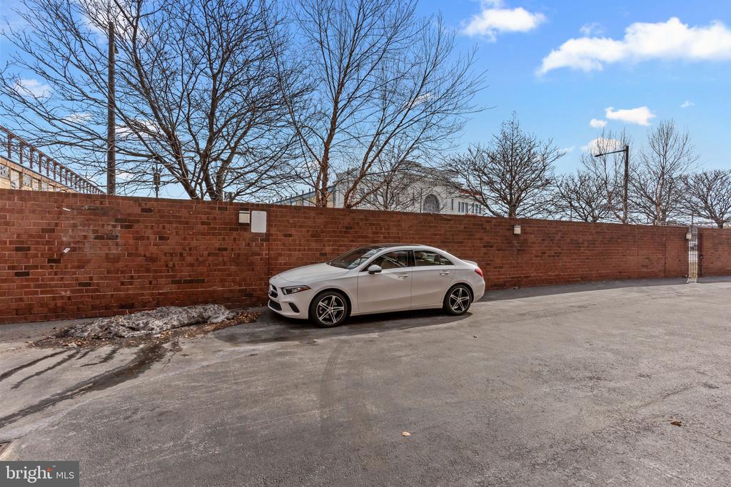 1 CHRISTIAN STREET Unit: 24L