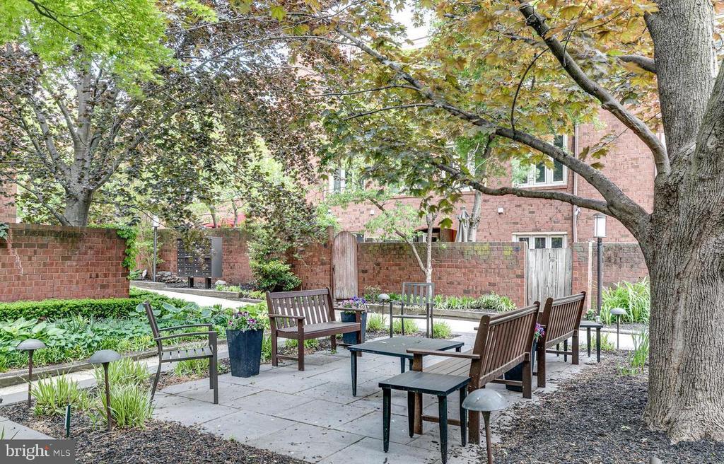 1 CHRISTIAN STREET Unit: 24L